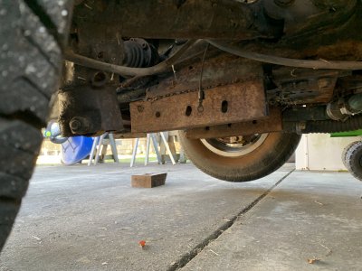 Transmission (Bracket) (Right).jpg